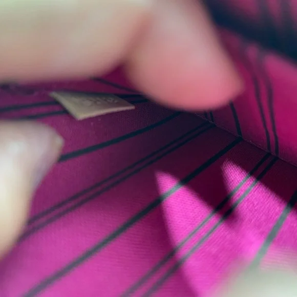 Louis Vuitton Neverfull Pouch in PM size, monogram / pink inside - Picture 5 of 7